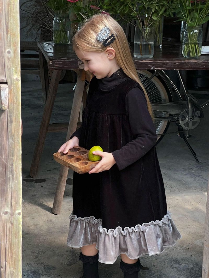 女童韩版黑色丝绒公主裙2023秋装新款儿童背心裙宝宝洋气