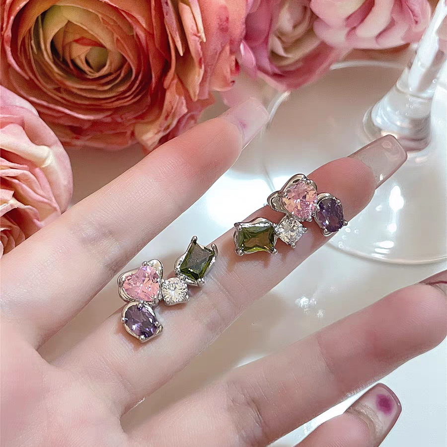芭比Q了~几何微镶彩耳钉轻奢高级感独特耳环2024新款爆款耳饰女
