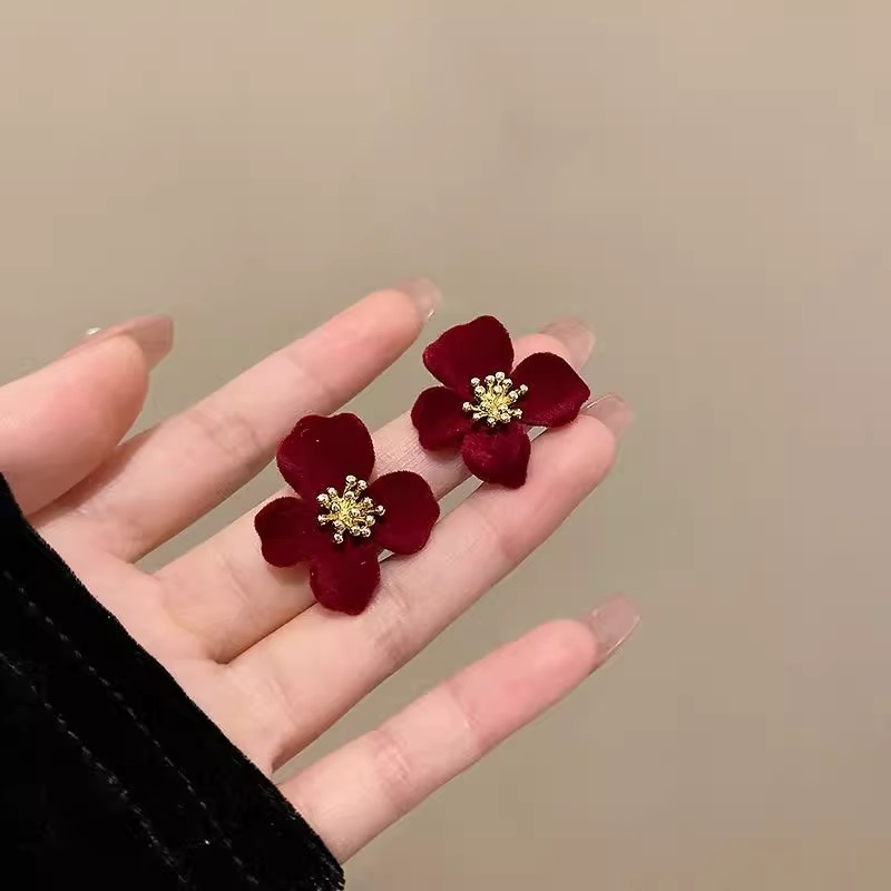 合金耳饰 小众设计法式轻奢高级气质黑色花朵耳环女秋冬独特耳饰