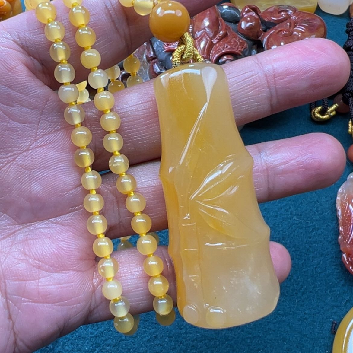 【闪购商品】石英质玉（黄龙玉）颈饰合金