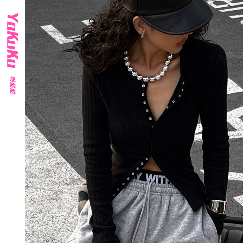 哟酷酷秋冬洋气修身时尚百搭显瘦欧风按扣露脐针织长袖开衫上衣T