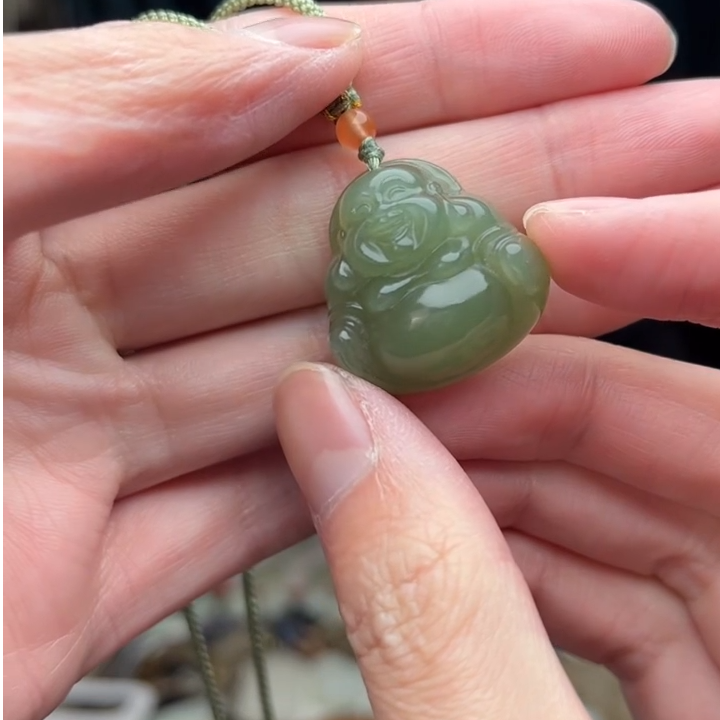 天然和田玉老坑青海料湖水绿正装佛公  尺寸约25*24*11
