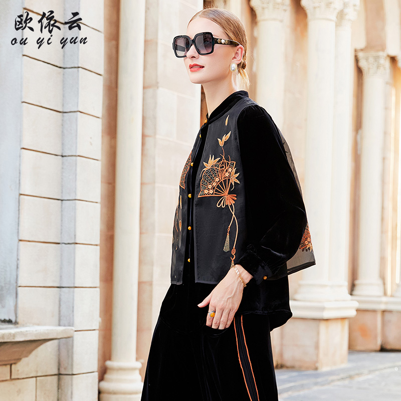 33551新中式刺绣桑蚕丝绒上衣女2024新款洋气中年妈妈春季短外套