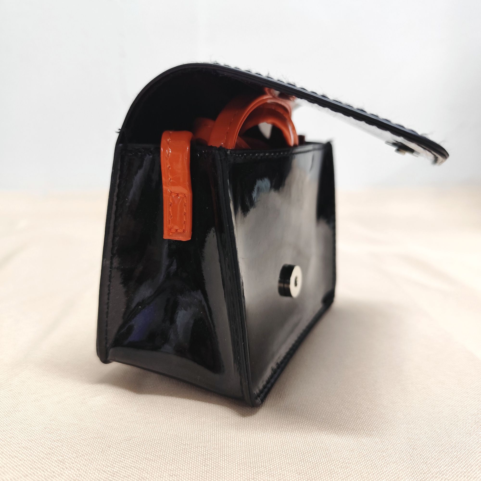 小3啊~黑色漆皮化妆包推荐