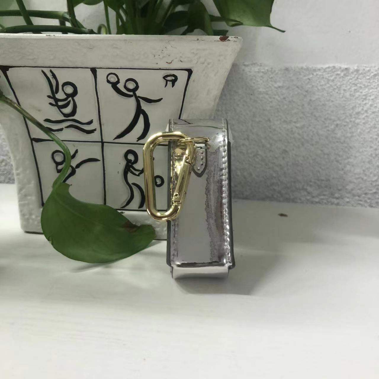 小BB化妆包（银色口红盒）