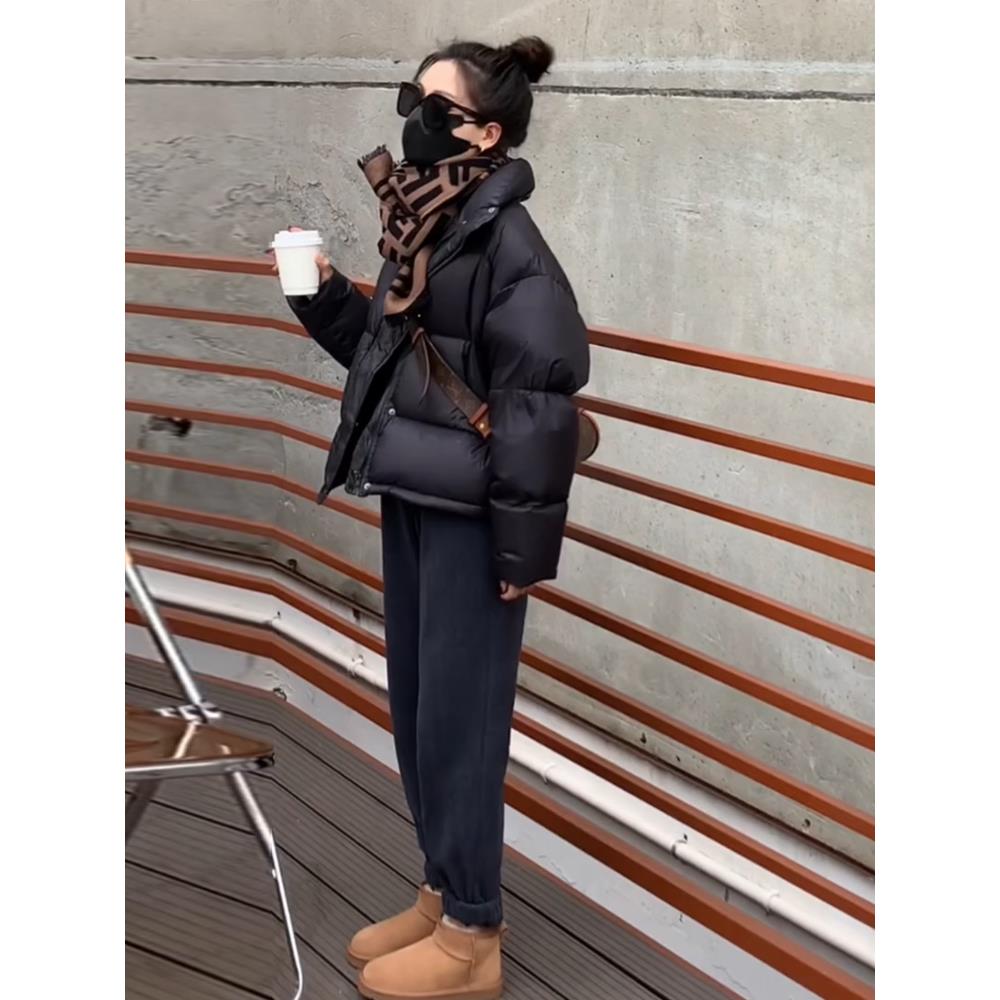 雅鹿黑色短版羽绒衣女小个子2023年冬季新款宽松显瘦白鸭绒面包服