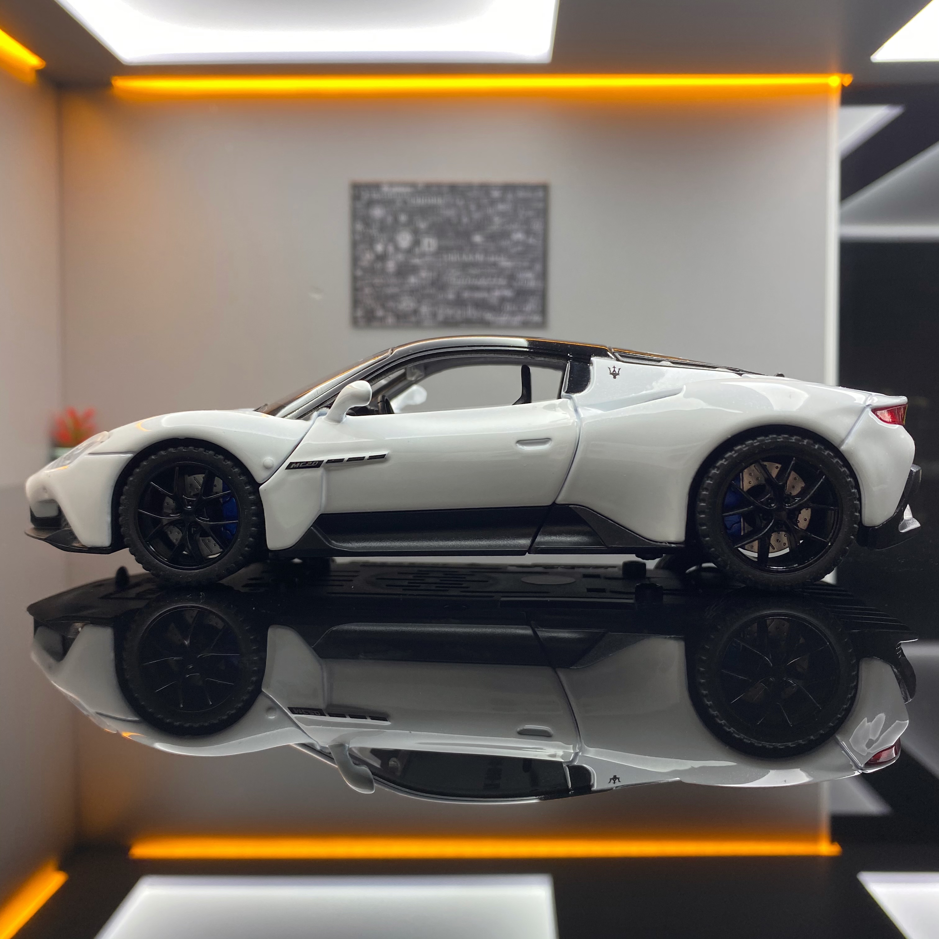 【海王限定】玛莎MC20合金全开1:32汽车模型礼品摆件