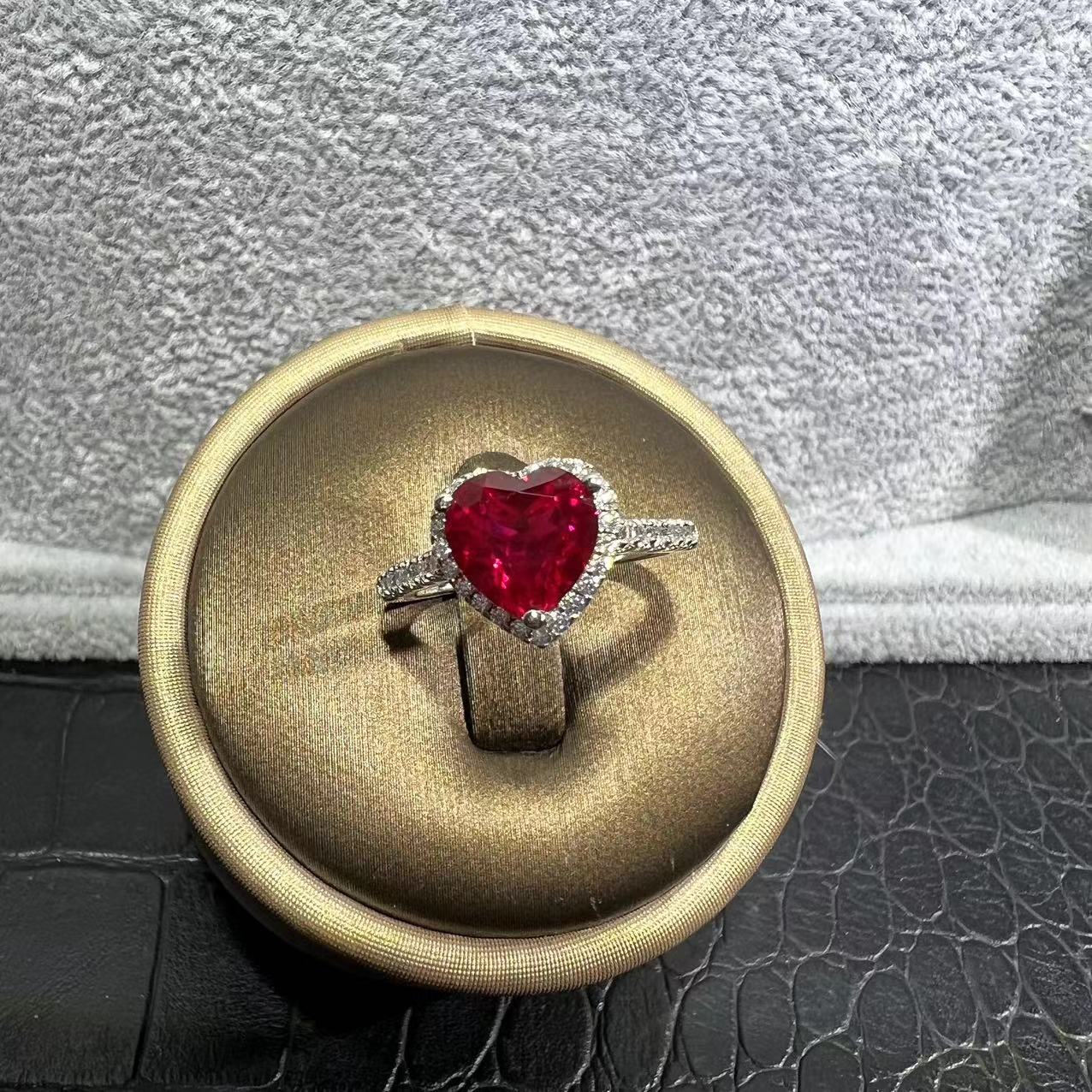 带包装微镶爱心红宝戒指2ct.H