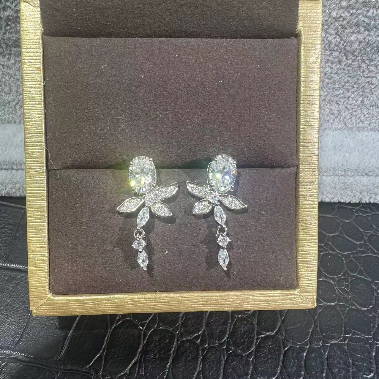 带包装耳钉蛋面花仙子耳钉1ct.H