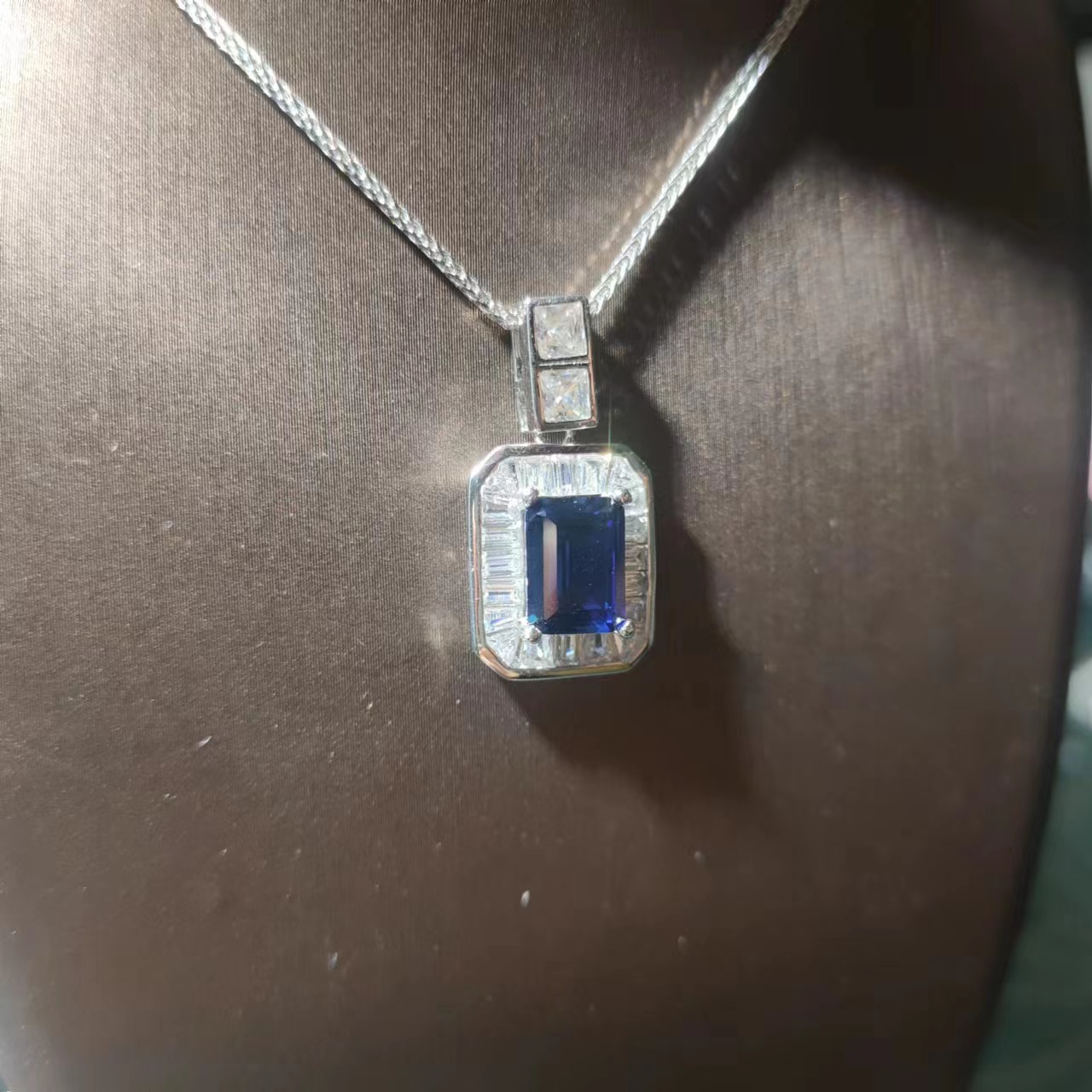 带包装星空祖母切蓝宝吊坠2ct.L