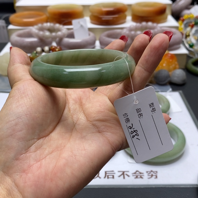 【闪购商品】石英质玉手镯未镶嵌絮*