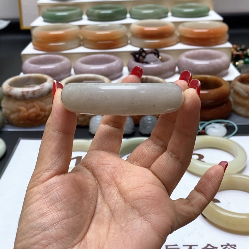 【闪购商品】石英质玉手镯未镶嵌A*y