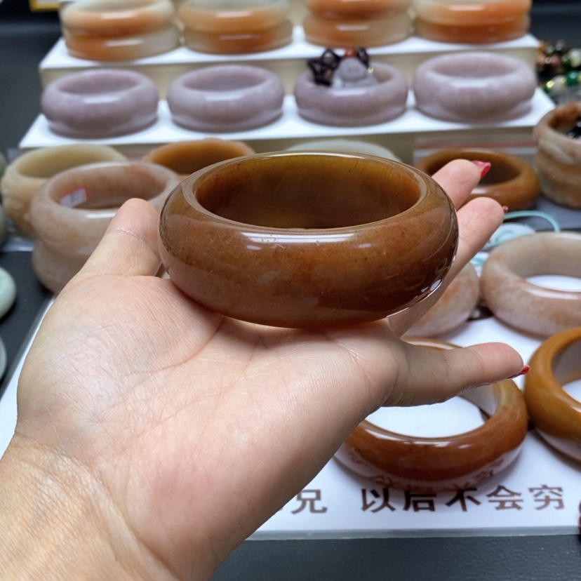 【闪购商品】石英质玉手镯未镶嵌沉**金