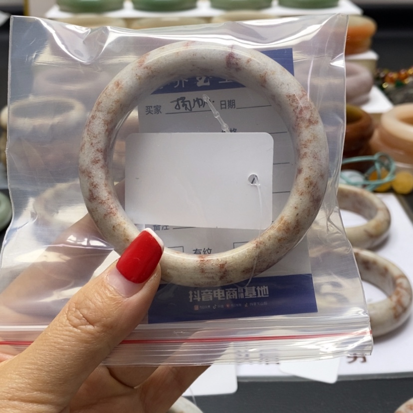 【闪购商品】石英质玉手镯未镶嵌扬*
