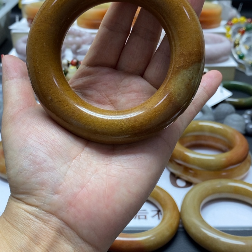 【闪购商品】石英质玉手镯未镶嵌@****?