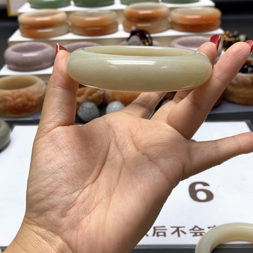 【闪购商品】石英质玉手镯未镶嵌S****y