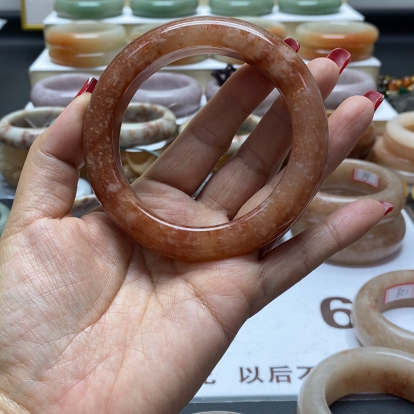 【闪购商品】石英质玉手镯未镶嵌千**月