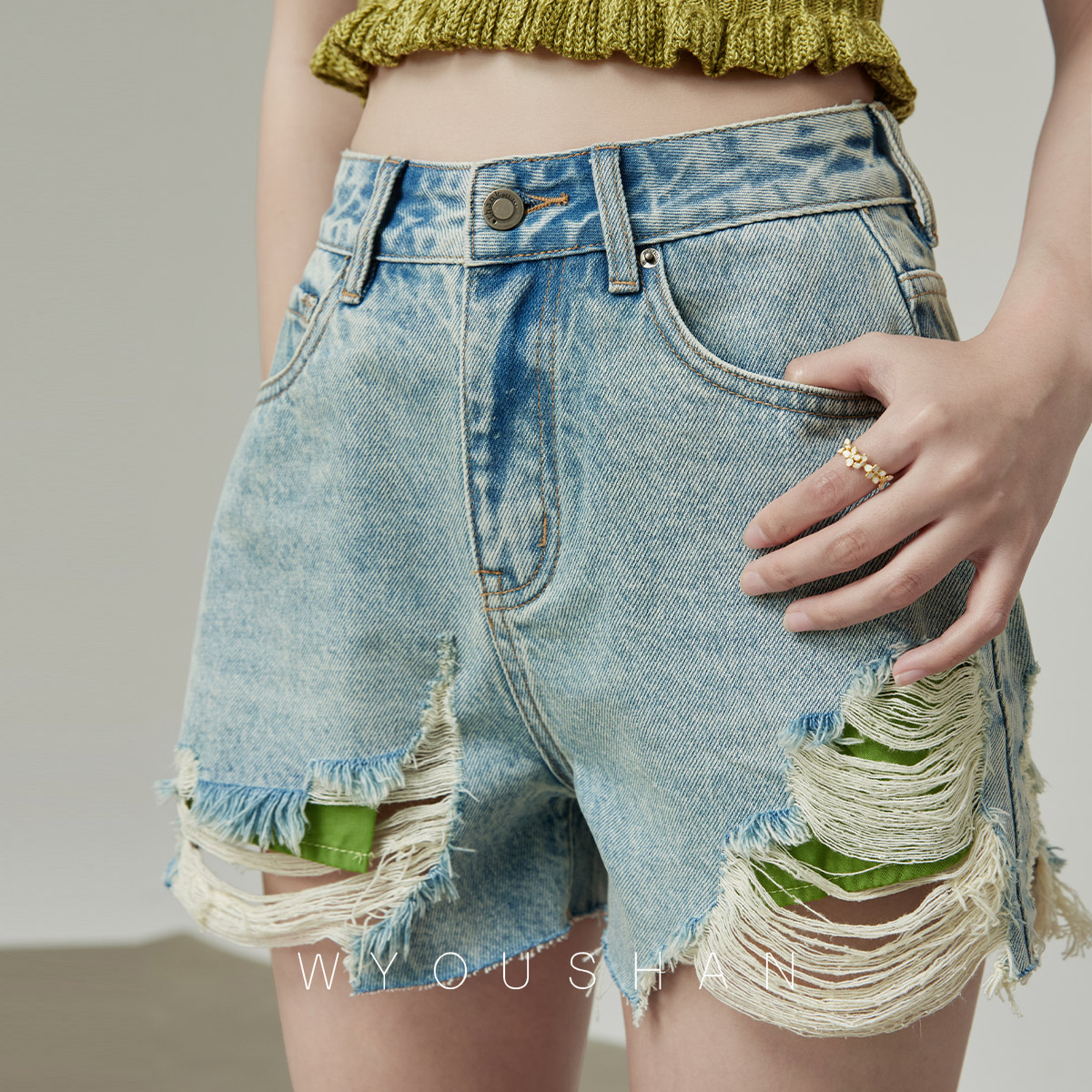 【王幼珊】破洞牛仔短裤女宽松春夏高腰热裤新款2025薄款a字裤子056