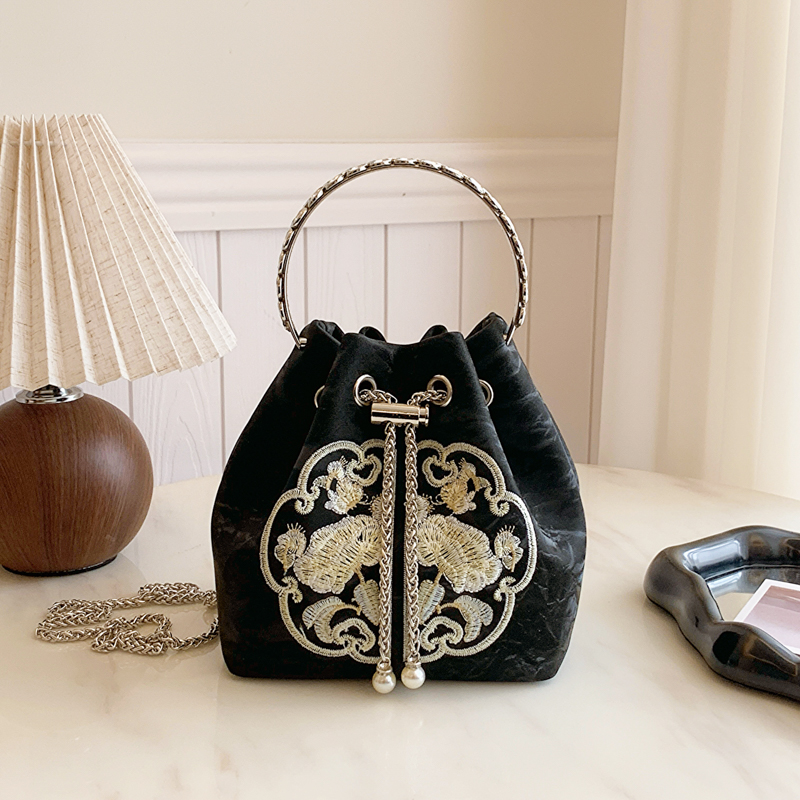 280简约斜挎小包2024新款时尚女包潮范优雅单肩斜挎包百搭小包