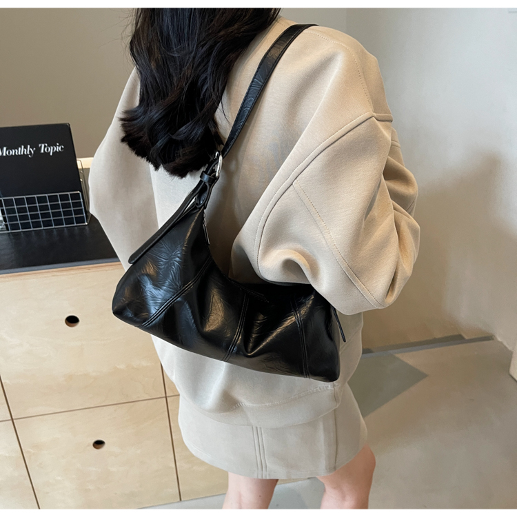 腋下潮流包包女2024新款韩版时尚简约饺子包大容量上班通勤单肩包