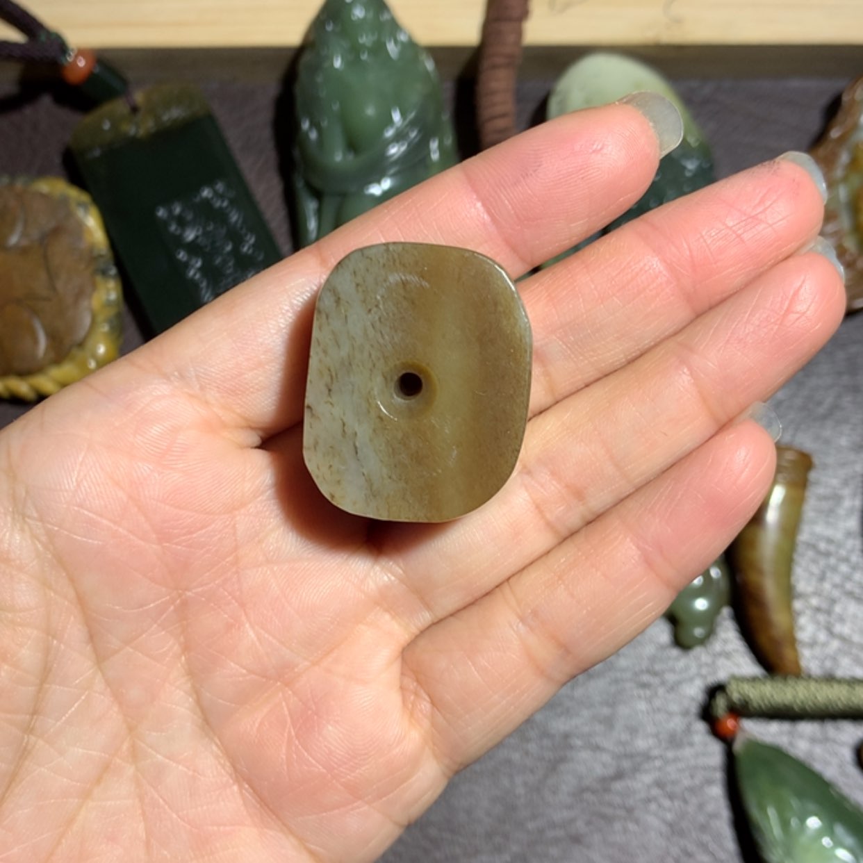 【闪购商品】岫岩河磨玉（透闪石质玉）无未镶嵌