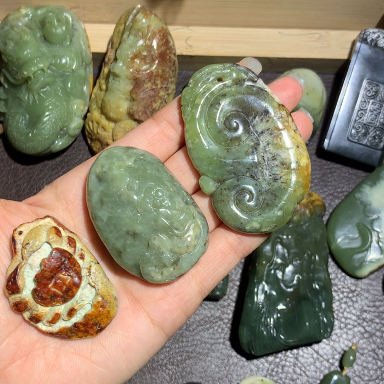 【闪购商品】岫岩河磨玉（透闪石质玉）手镯未镶嵌春**季