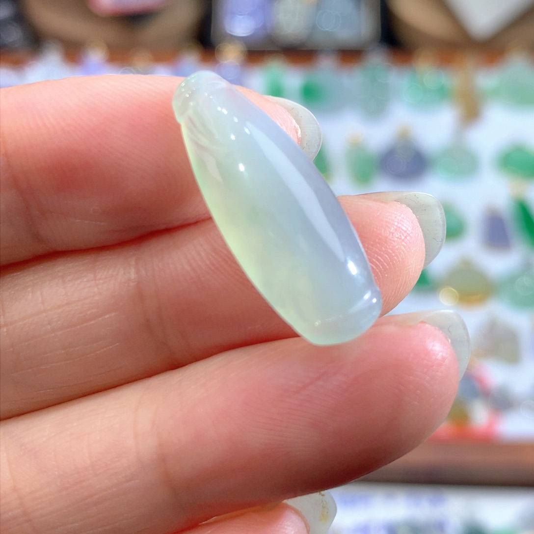 翡翠颈饰未镶嵌翡翠吊坠的未镶嵌