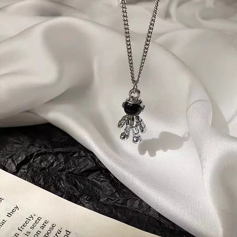 毛衣链2023新款儿童男女童卡通潮小熊钛钢吊坠配饰项链搭配中性