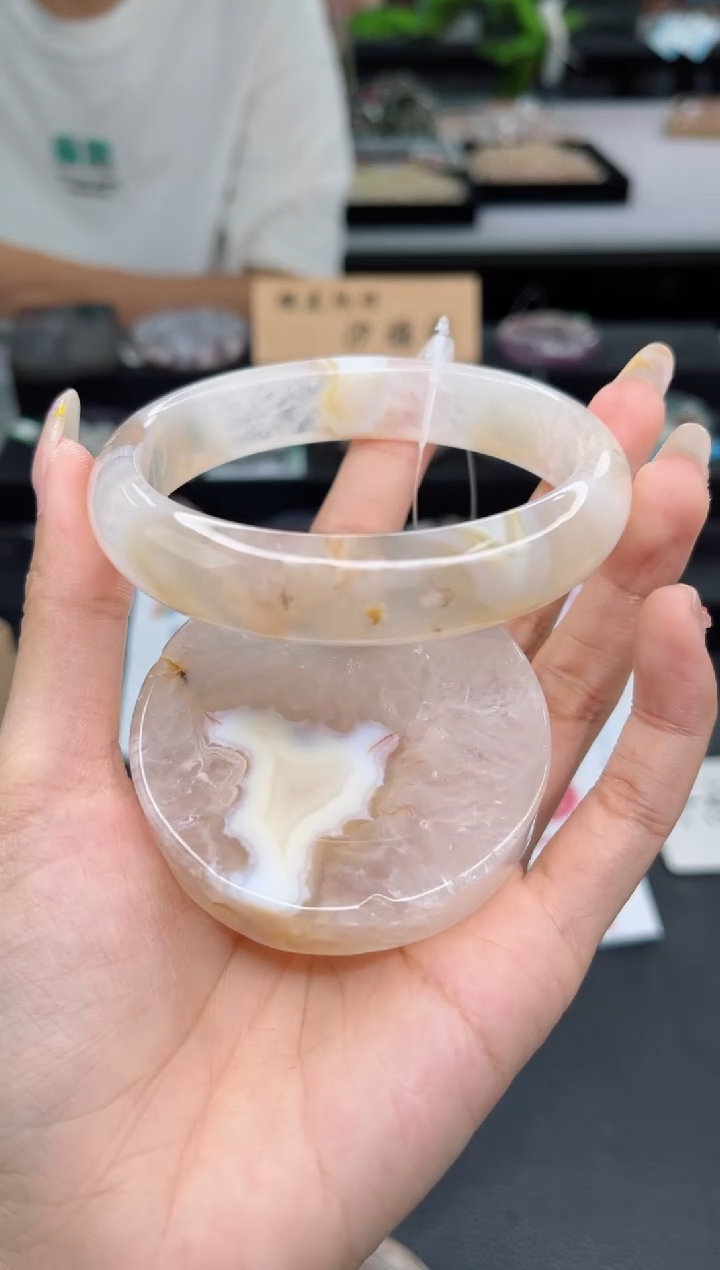 【闪购商品】石英质玉手镯未镶嵌66圈口（赠品镯心）1428842