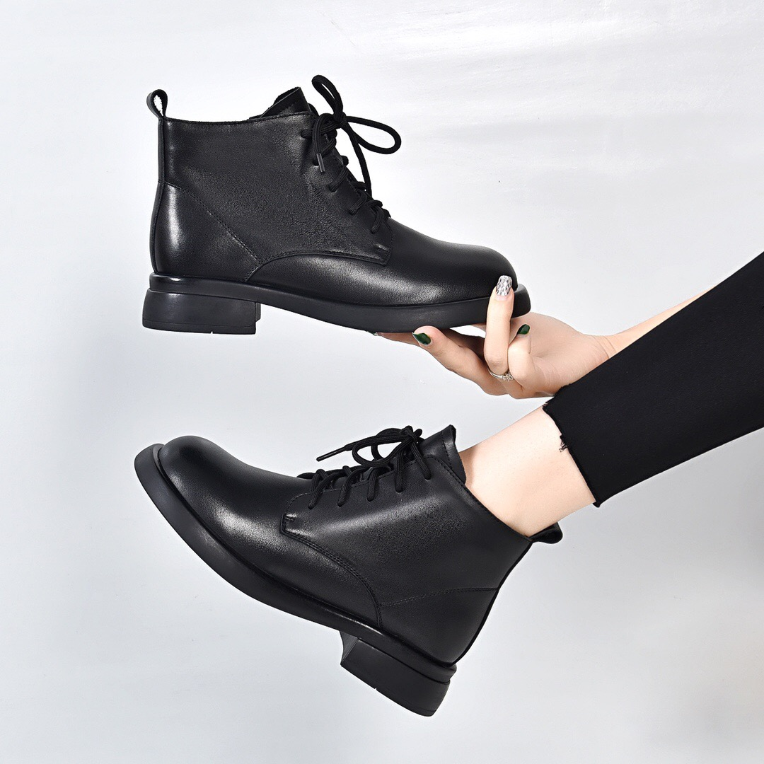 真皮英伦风靴子牛皮加绒平底马丁靴百搭洋气软底爆款圆头系带短靴