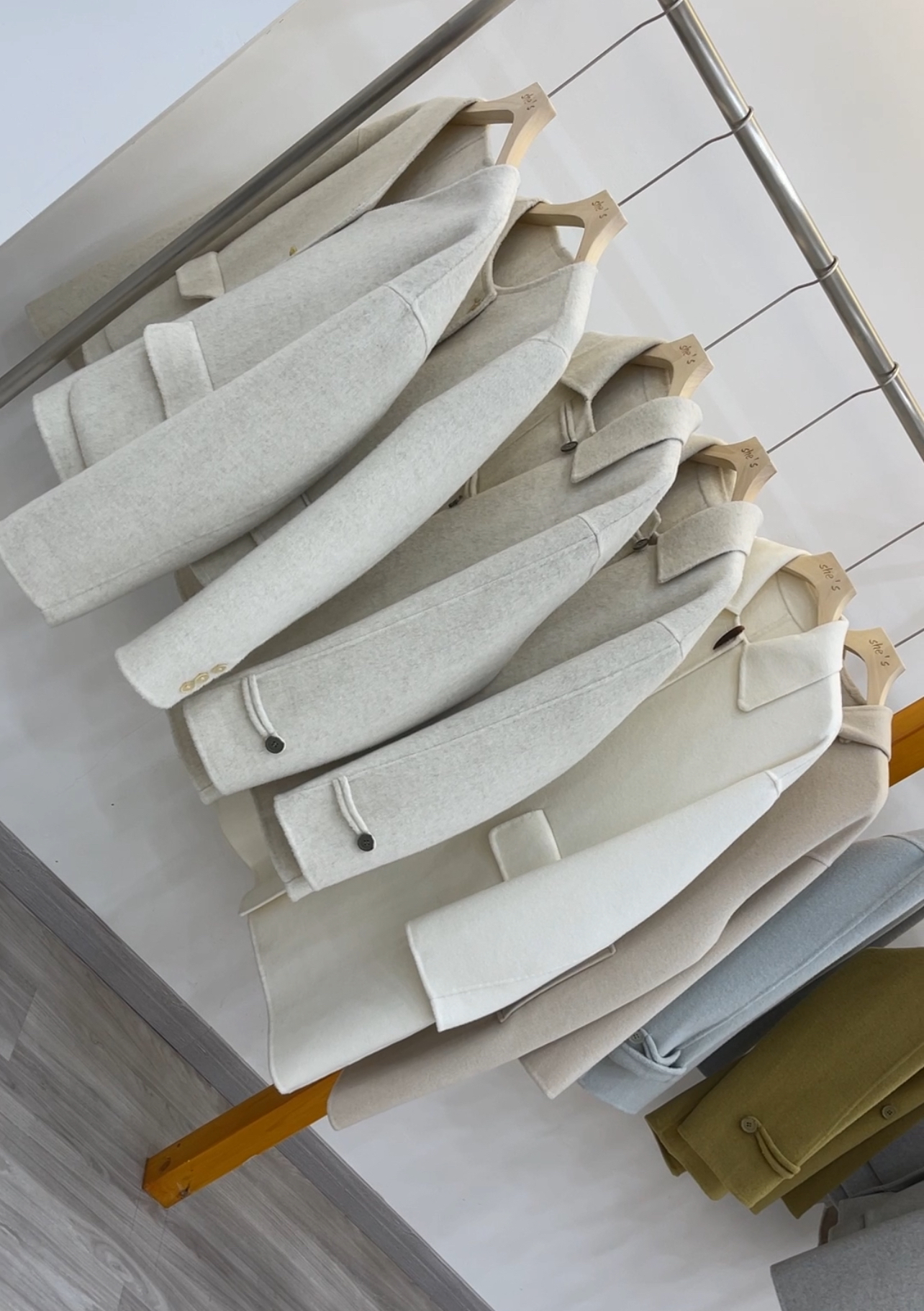 直播间（主播叫号对相应的价格）大衣外套