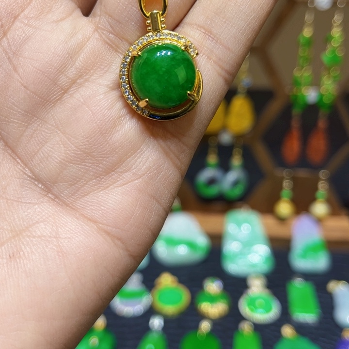 翡翠颈饰14K金镶嵌吊坠