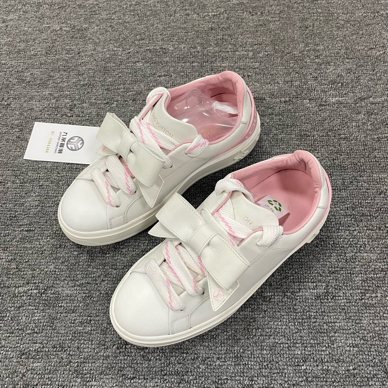 95新 LouisVuitton/路易威登 牛皮运动时尚板鞋 35码/4366