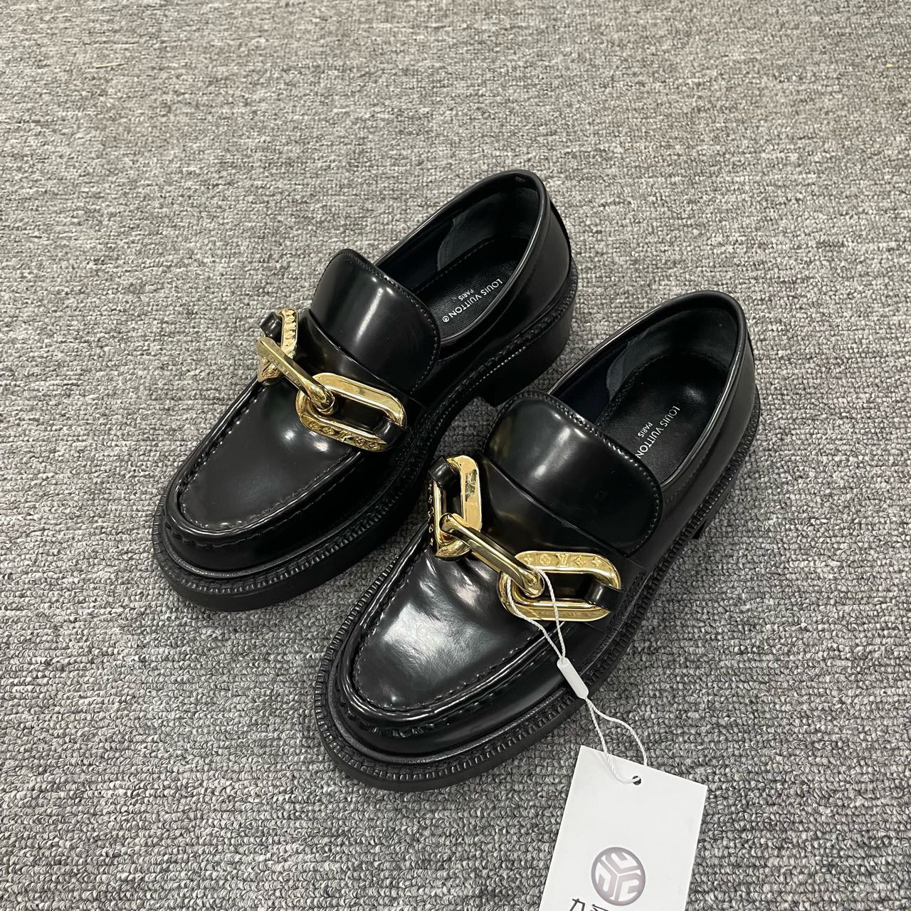 99新 LouisVuitton/路易威登  金属装饰休闲单鞋 37码/4607