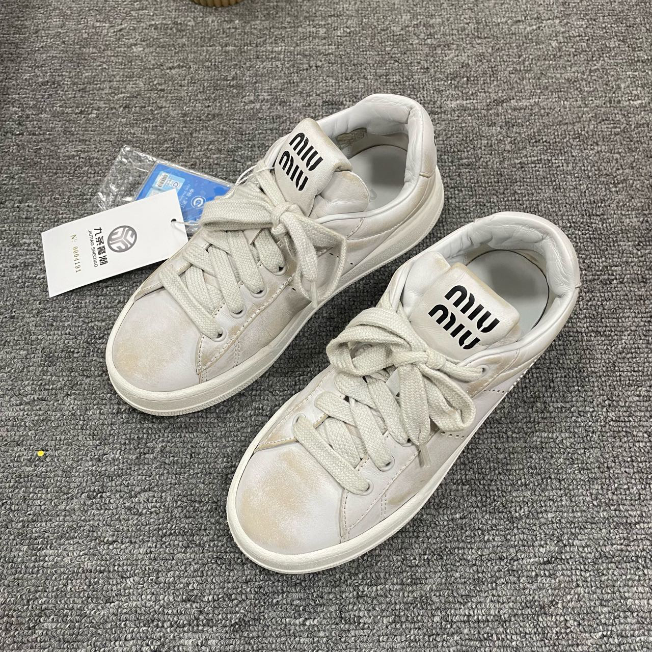 95新 MIU MIU/缪缪 圆头系带低帮板鞋  35.5码/4191