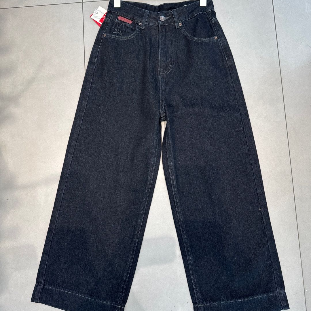 时尚流行爆款牛仔裤