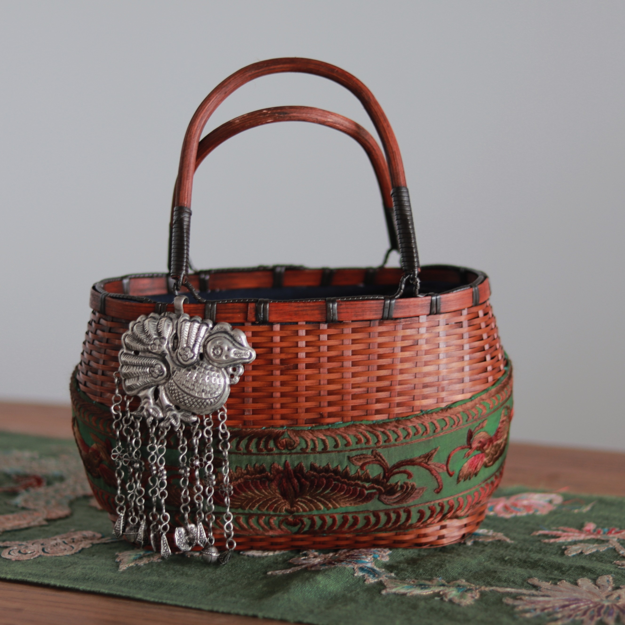 复古竹编手绣手提篮