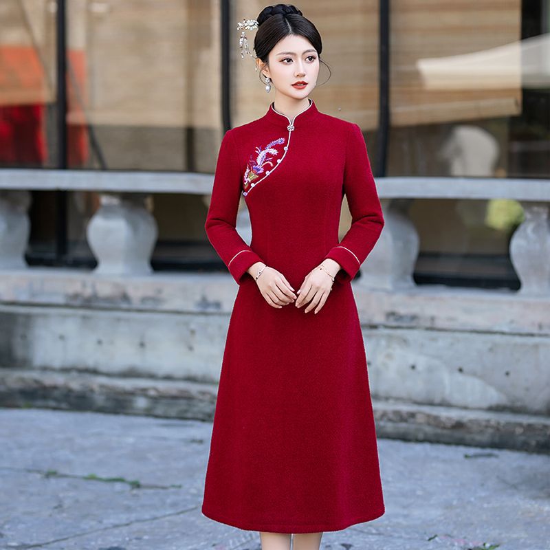 高档冬款旗袍加厚保暖刺绣连衣裙长袖改良中国风妈妈装旗袍大摆裙
