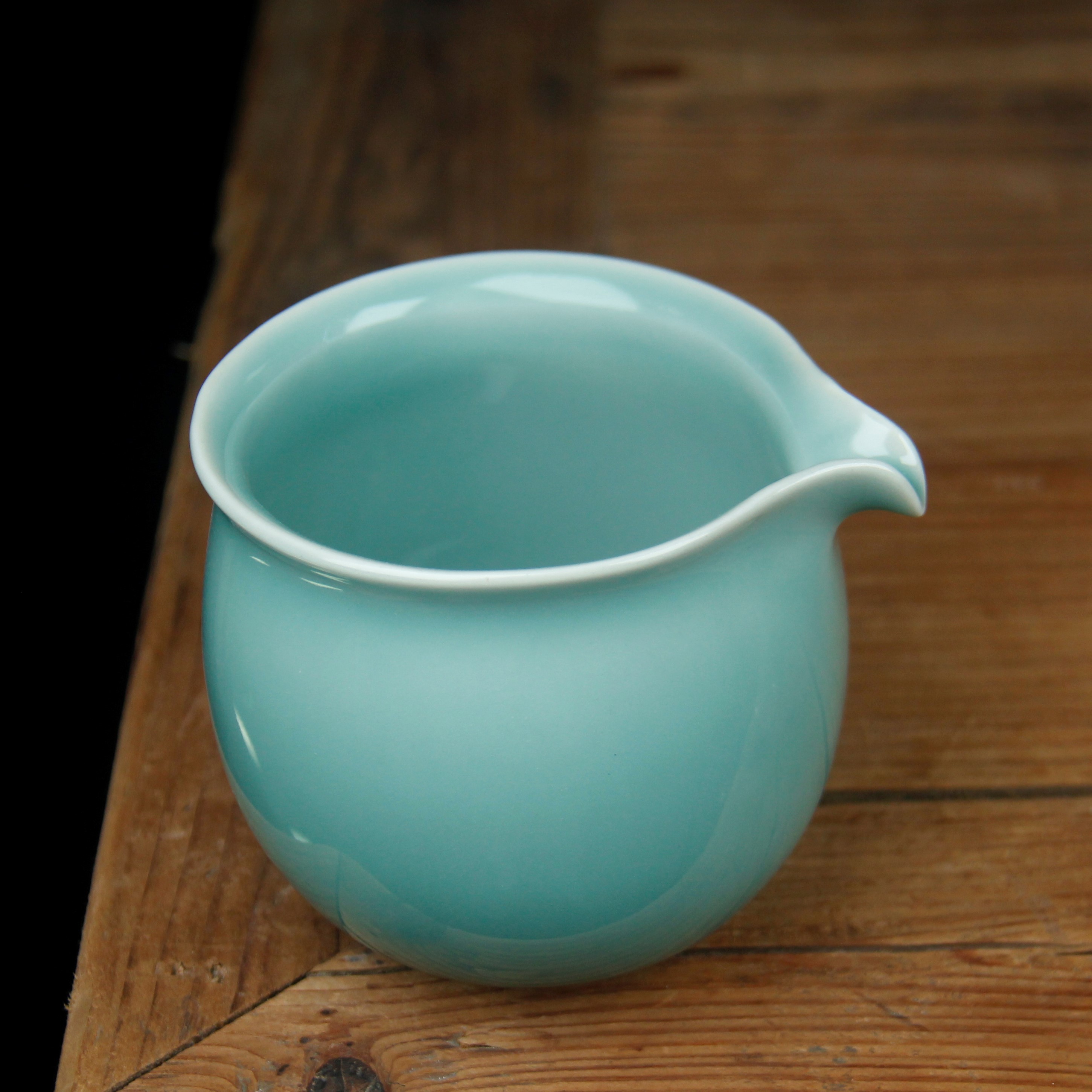 龙泉青瓷天青大肚公道杯