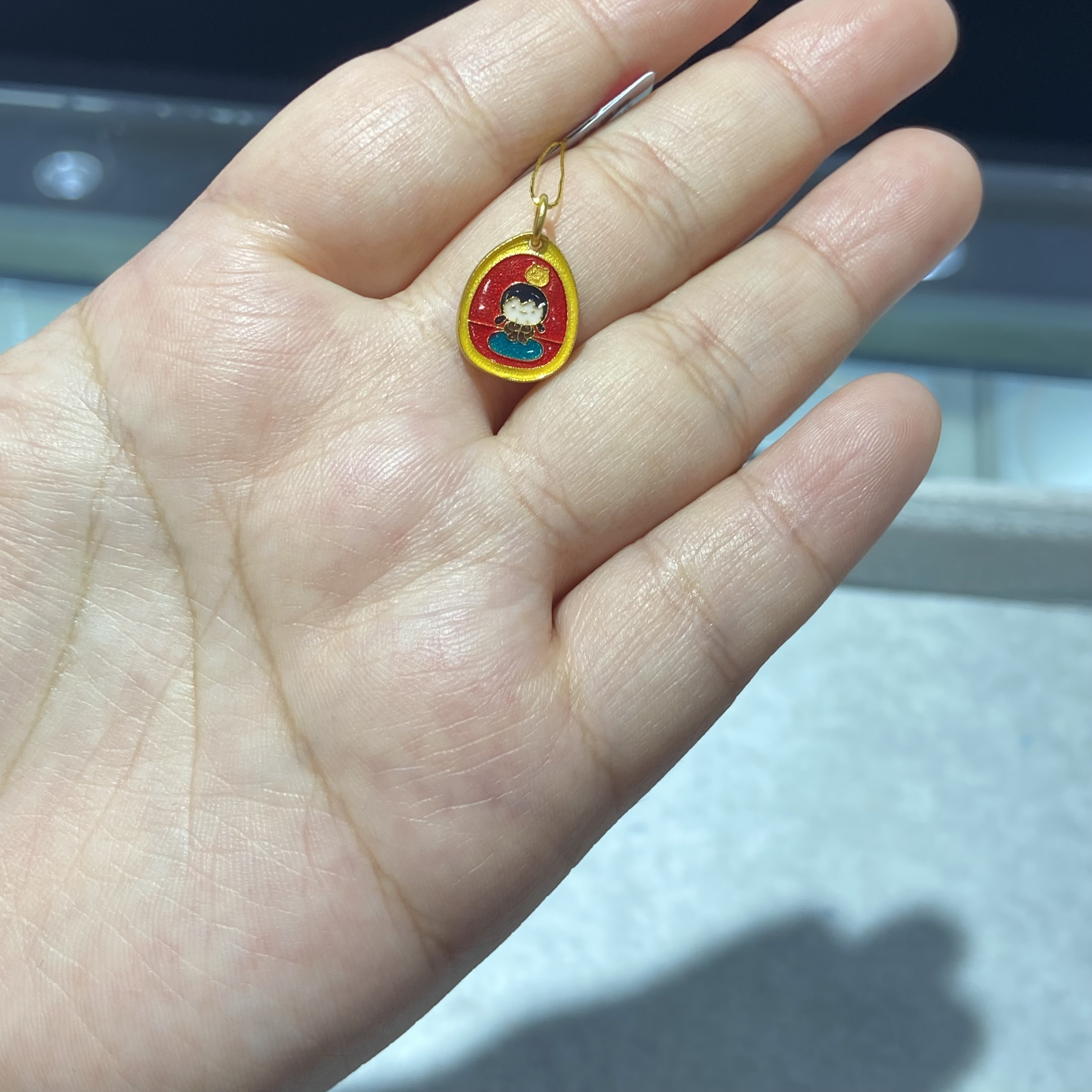 足金999 珐琅彩奶茶女孩滴溜 2.609