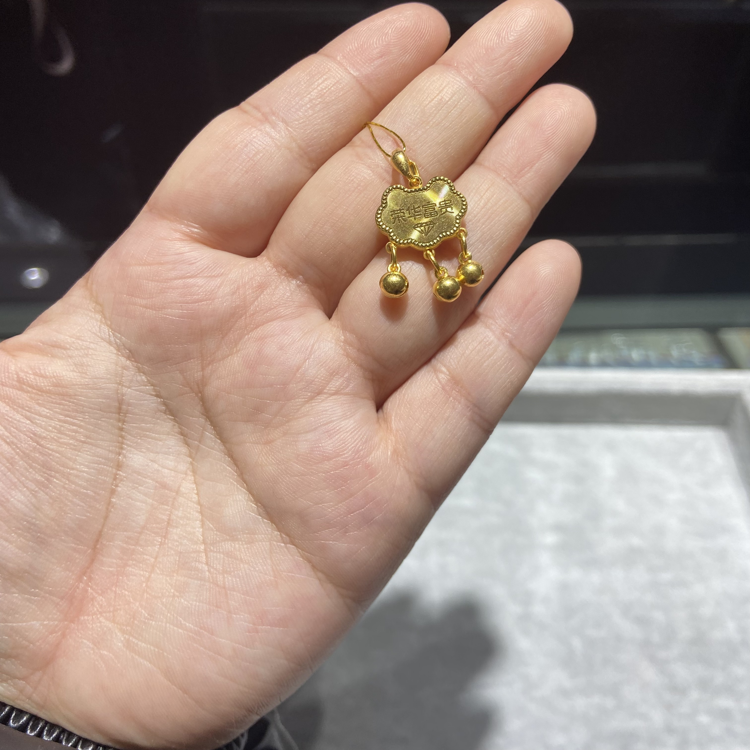 足金999 精品荣华富贵锁牌 3.076