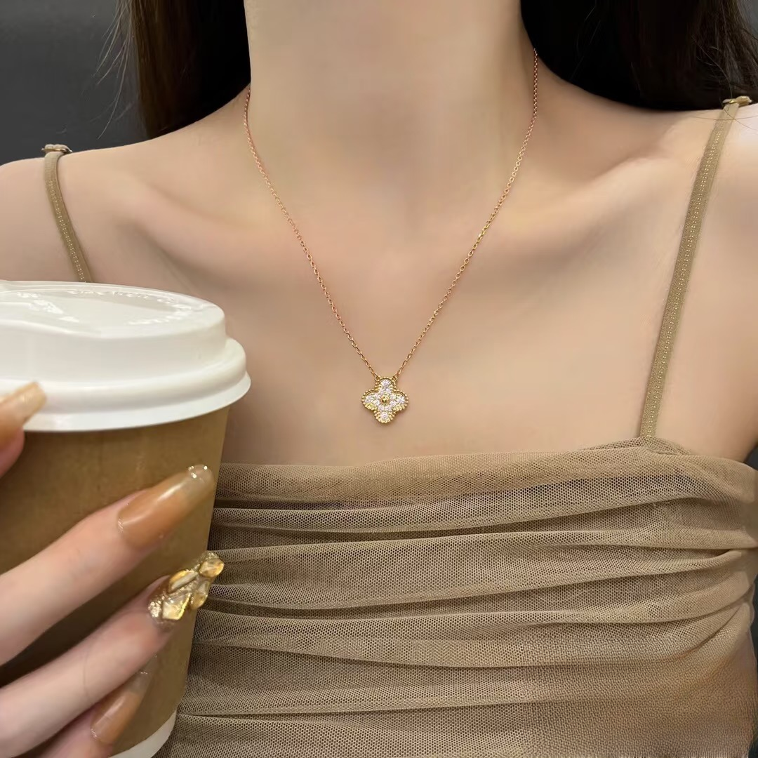 1051项链750黄金18K金镶嵌钻石时尚百搭女锁骨毛衣项链