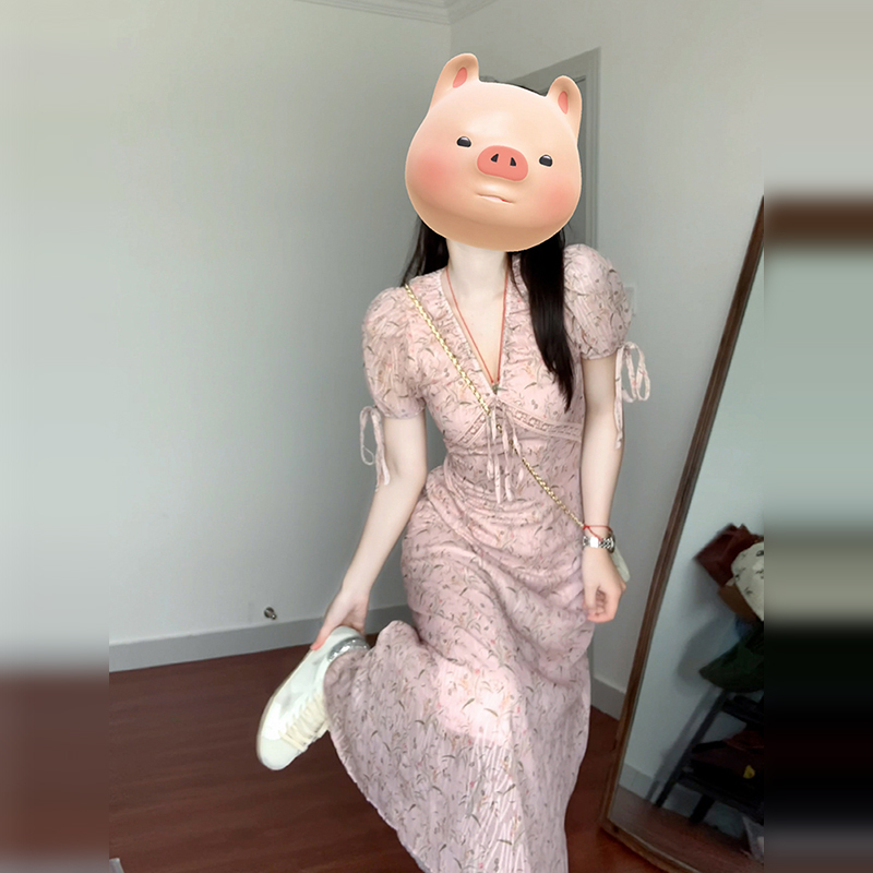 3351粉色v领泡泡袖碎花连衣裙夏季2024新款法式茶歇风情万种长裙