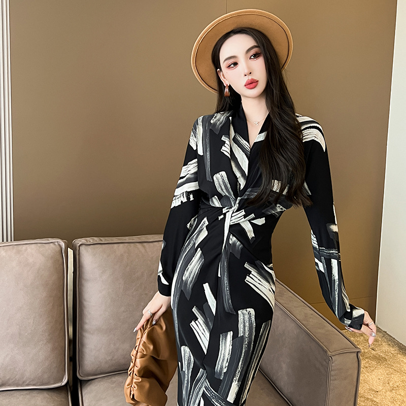 2025春装新款女装轻熟风设计感水墨印花高腰显瘦连衣裙包臀裙6054