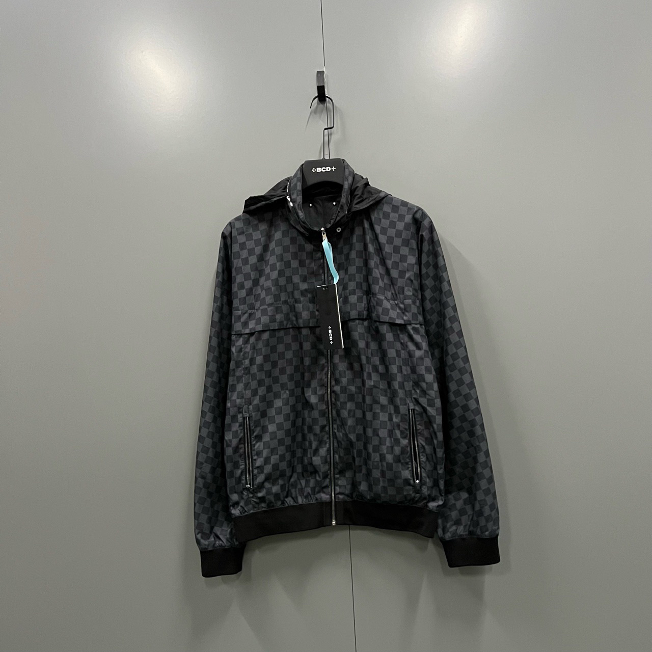 Louis Vuitton lv 棋盘格满印双面冲锋衣 48码/95新/32500/破洞
