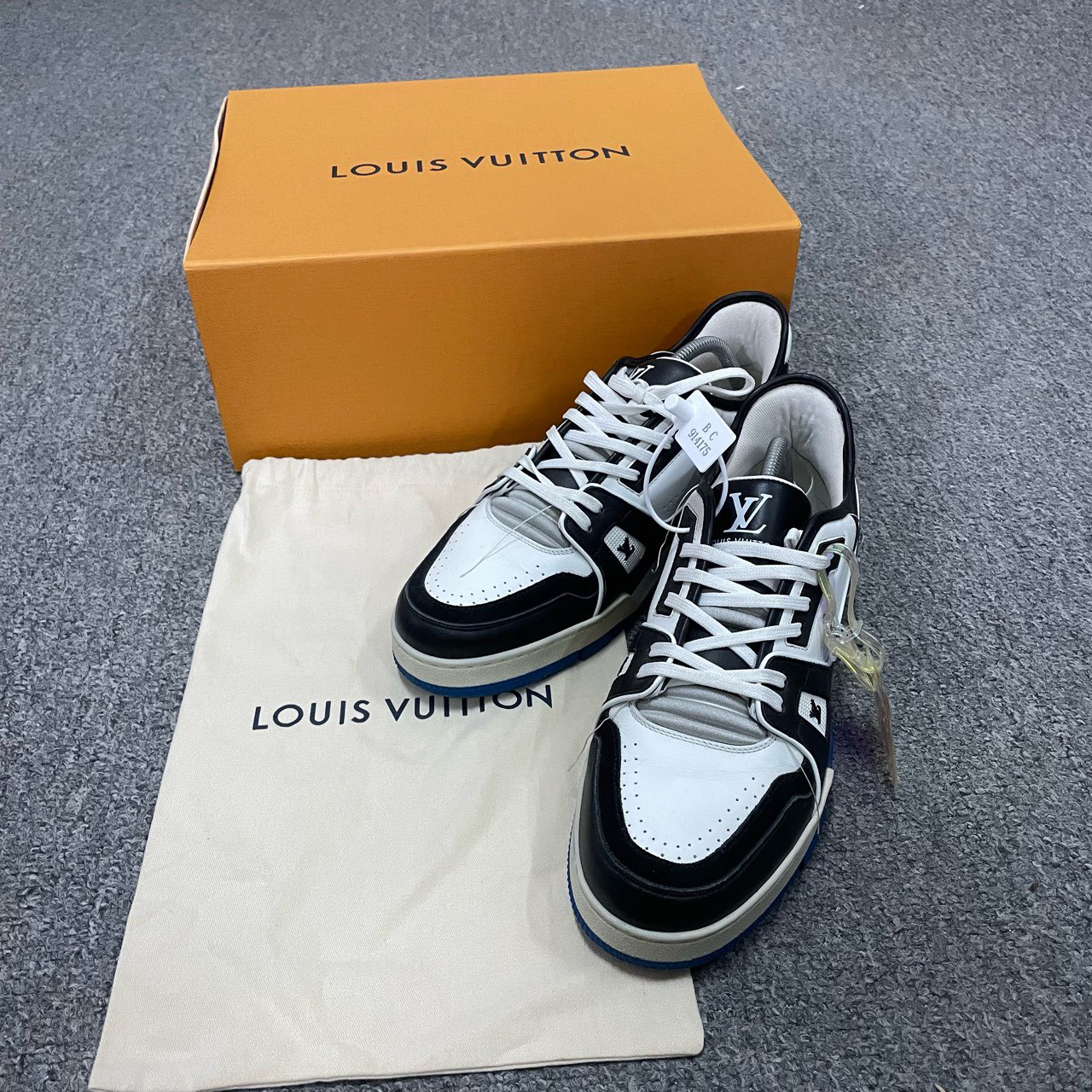 Louis Vuitton LV trainer 熊猫42码/98新/毒16589/原盒防尘袋