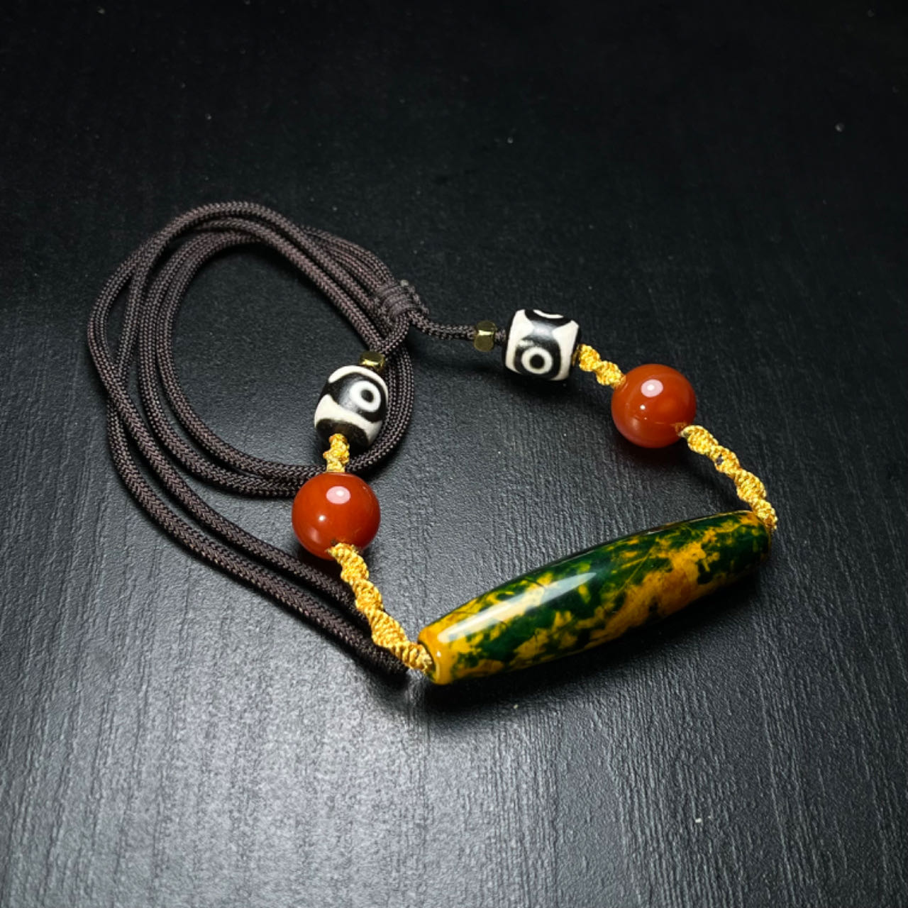 《万象阁慧慧店》精品玛瑙吊坠