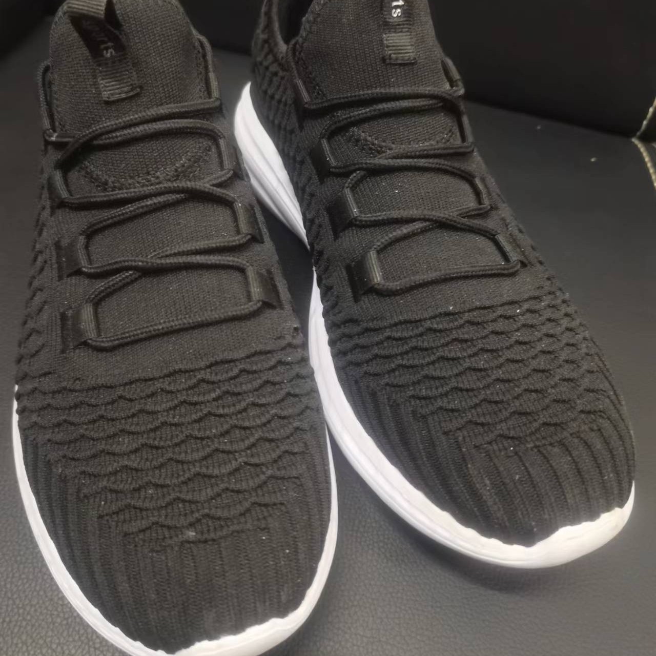 断码下架男女运动鞋限直播间