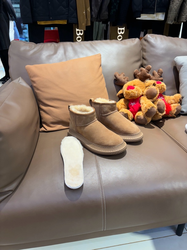 2024年新款折扣福利款羊毛一体雪地毛毛鞋15192