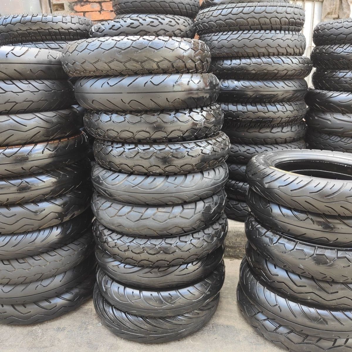 3.00-10八层真空胎和钢丝胎八九新